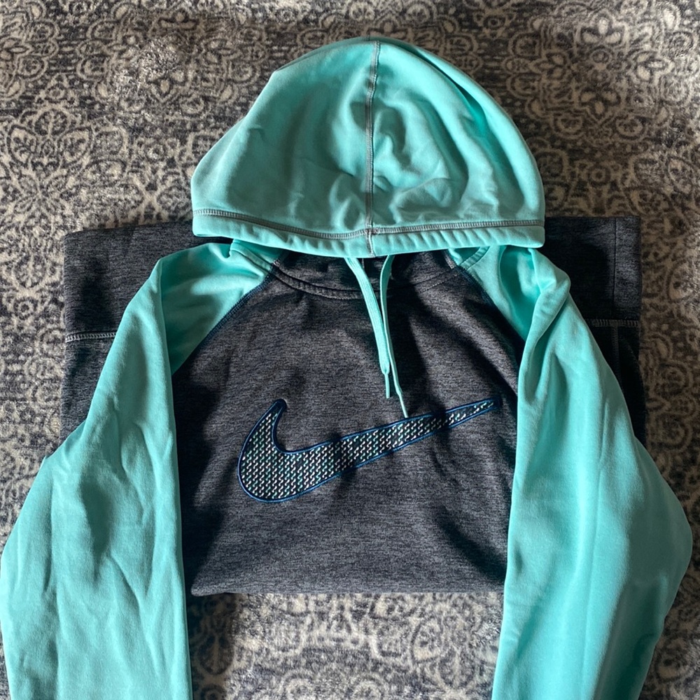 Large Nike thermafit sweatshirt!